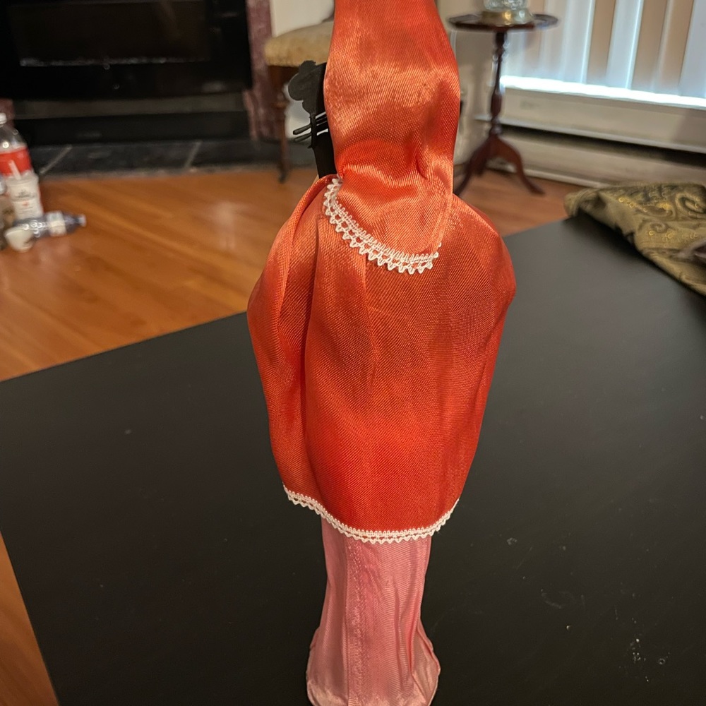 Beautiful Chinese Doll - Picture 3 of 5